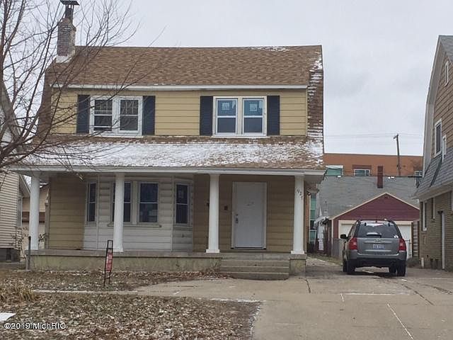 2nd image of 927 Lake Michigan Dr NW