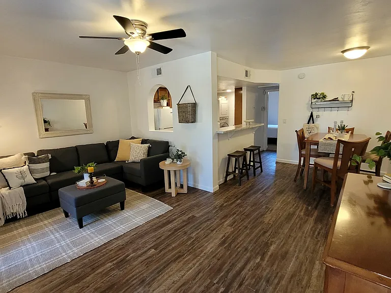 Lantana Apartments — Photo 7