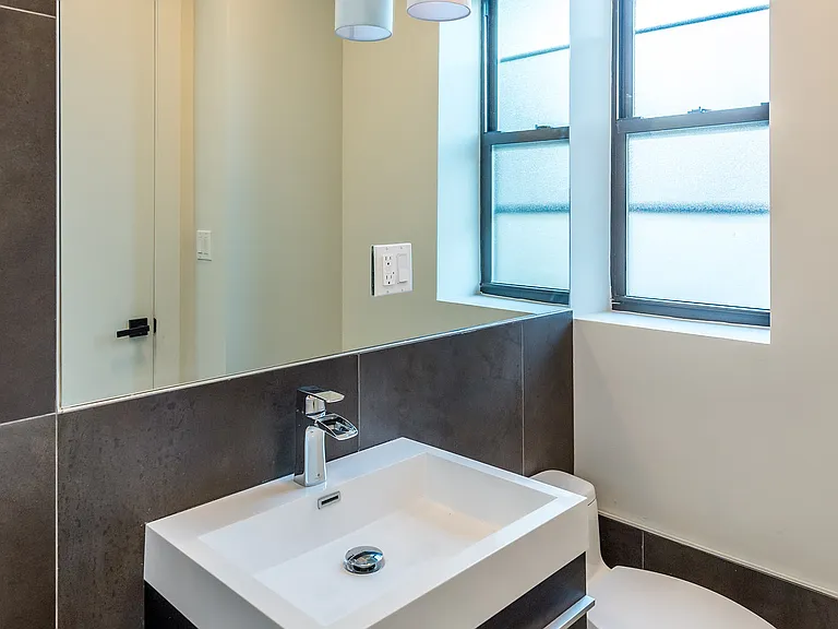 663 Hancock St #9 — Photo 10