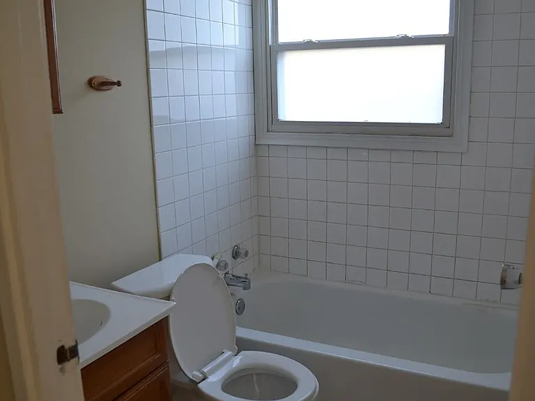 1827 Parkdale Dr — Photo 4