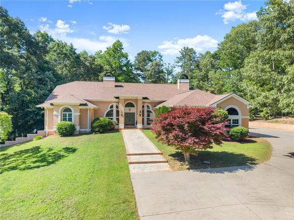 593 Cross Creek Dr, Toccoa, GA 30577