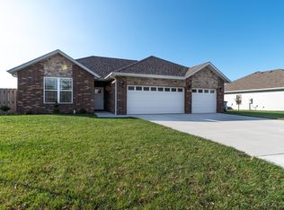 915 N Ridgemont Rd, Republic, MO 65738