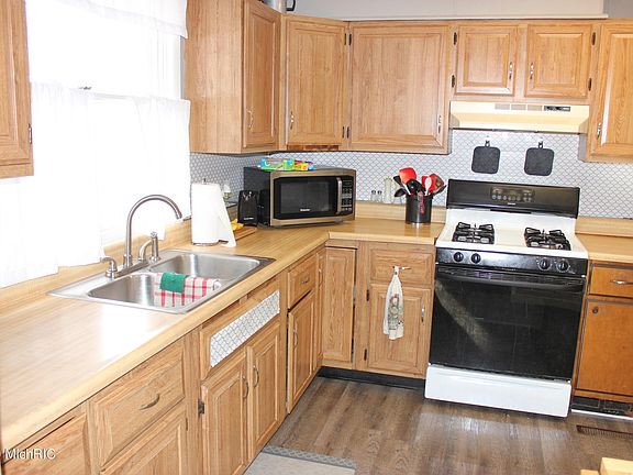 5th image of 1314 Marquette Ave