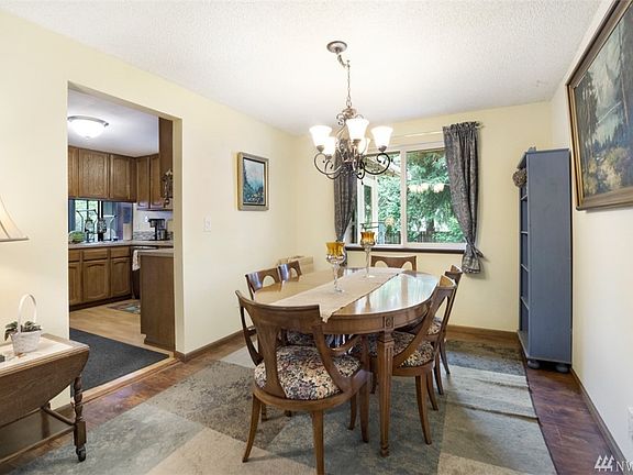 Lets get cozy with friends in the dining room