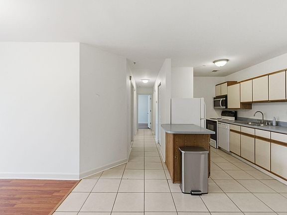 3rd image of 209 Simpson Ave Building 3-201