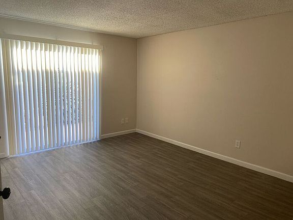 4th image of 815 E Maryland Ave #12