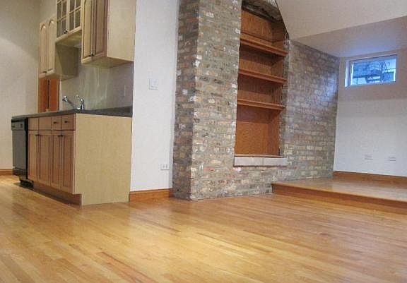 3rd image of 1942 W Oakdale Ave #2