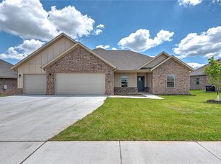 98 N Banner Ave, Farmington, AR 72730