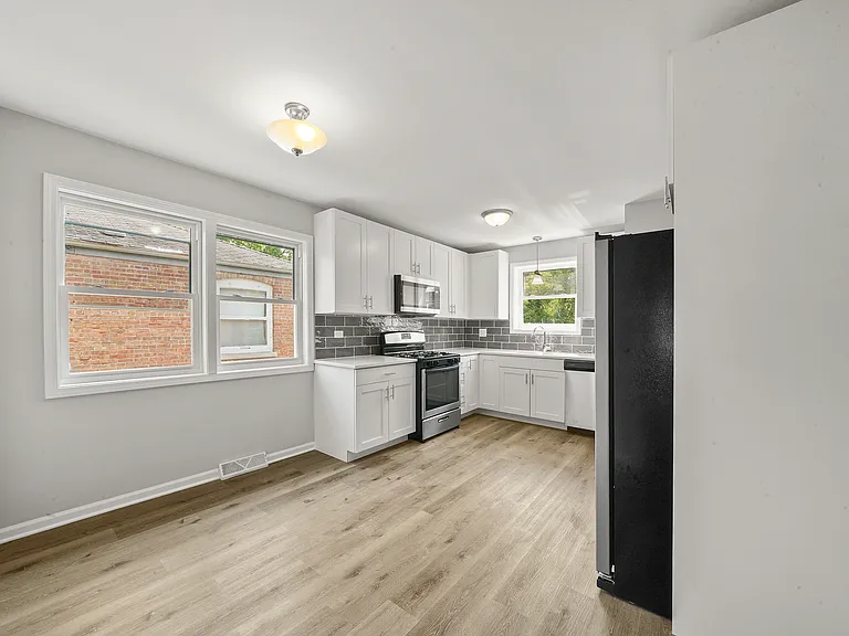 15520 Ellis Ave — Photo 10