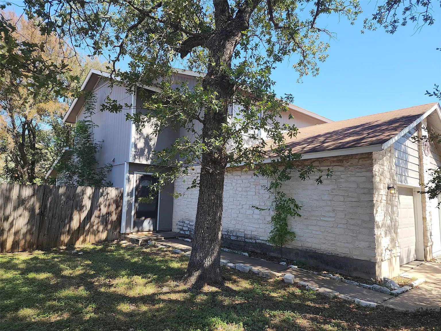 2 bed, 2.0 bath, 2188 sqft, $1,650 — Photo 1