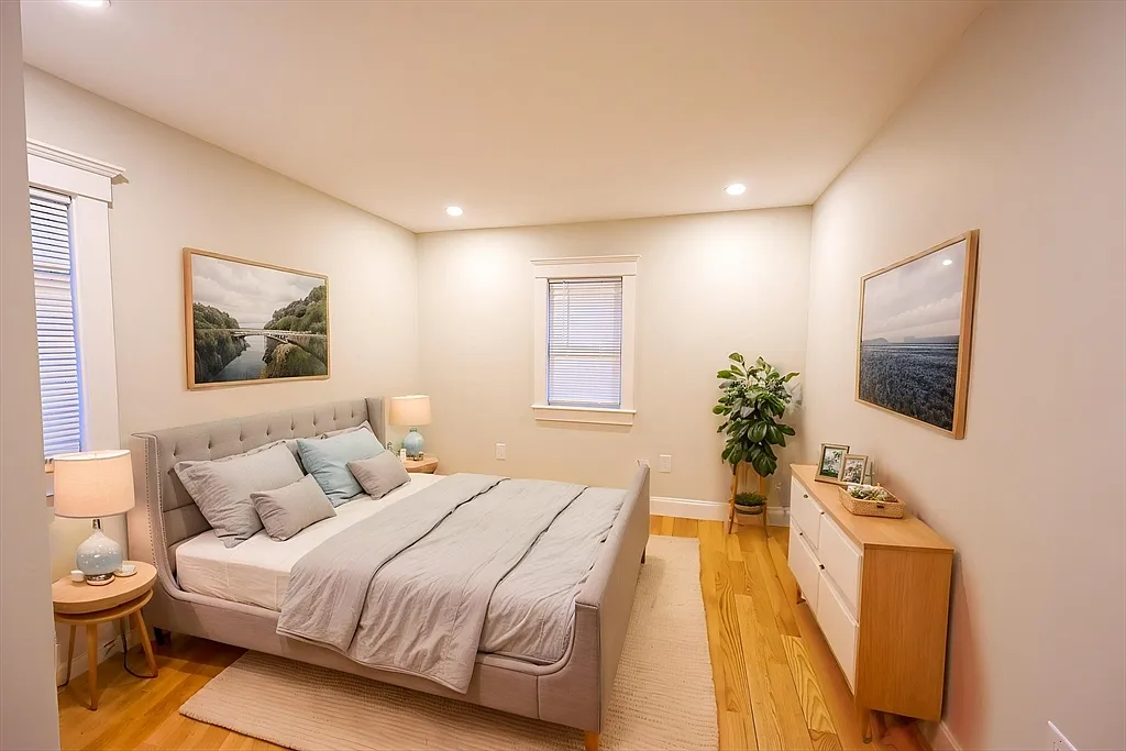 3 bed, 1.0 bath, 728 sqft, $2,950 — Photo 3