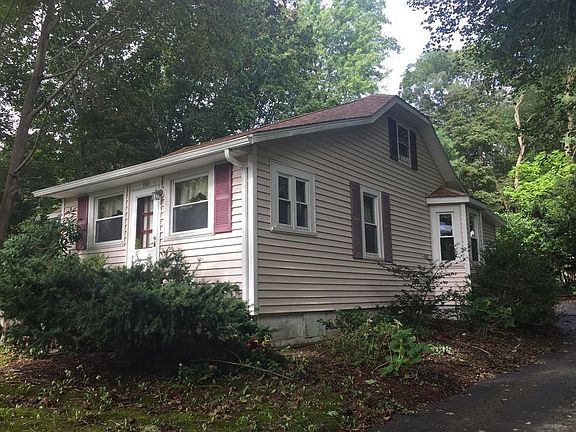 5th image of 306 Sandwich St
