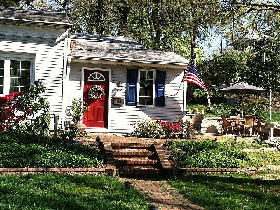 Inviting front door with steps or ramped / paver access