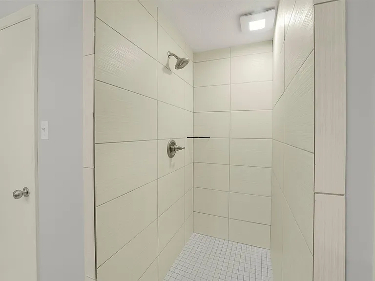 21323 Park Bluff Dr — Photo 38