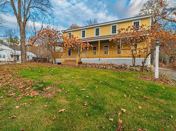 17 Waumbeck Road, Wolfeboro, NH 03894