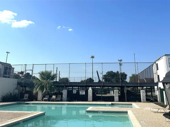 2824 S Bartell Dr, Houston, TX 77054