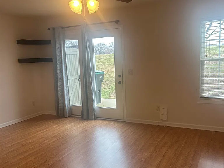 125 Joyce Dr — Photo 5