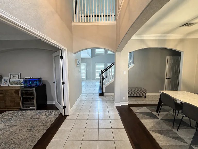 2536 Crenshaw Dr — Photo 9