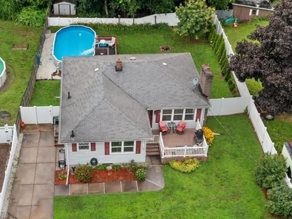 12 Tenney St, Chicopee, MA 01013