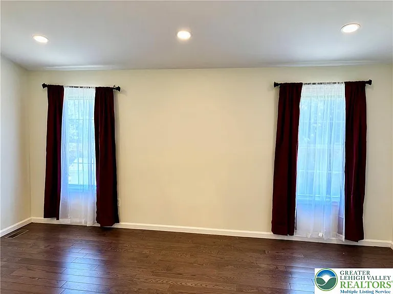 1319 Mohr Cir — Photo 10
