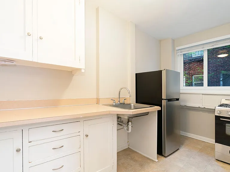 Charlesgate Apartments - Vintage Studios — Photo 47