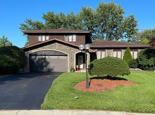 18539 Escanaba Ct, Lansing, IL