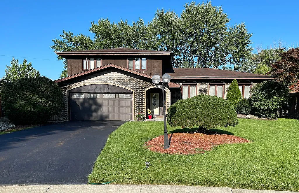 18539 Escanaba Ct photo 1