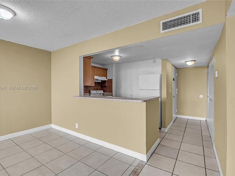 9143 SW 77th Ave #B802 — Photo 3