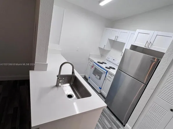2820 N Oakland Forest Dr APT 304, Fort Lauderdale, FL 33309