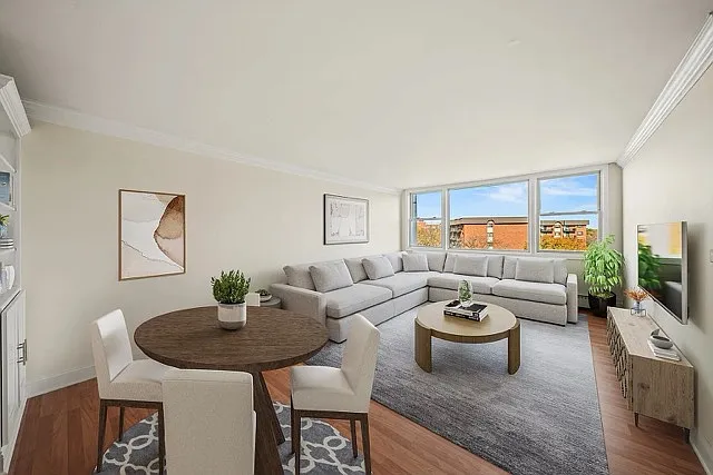 2 bed, 1034 sqft, $2,200 — Photo 1