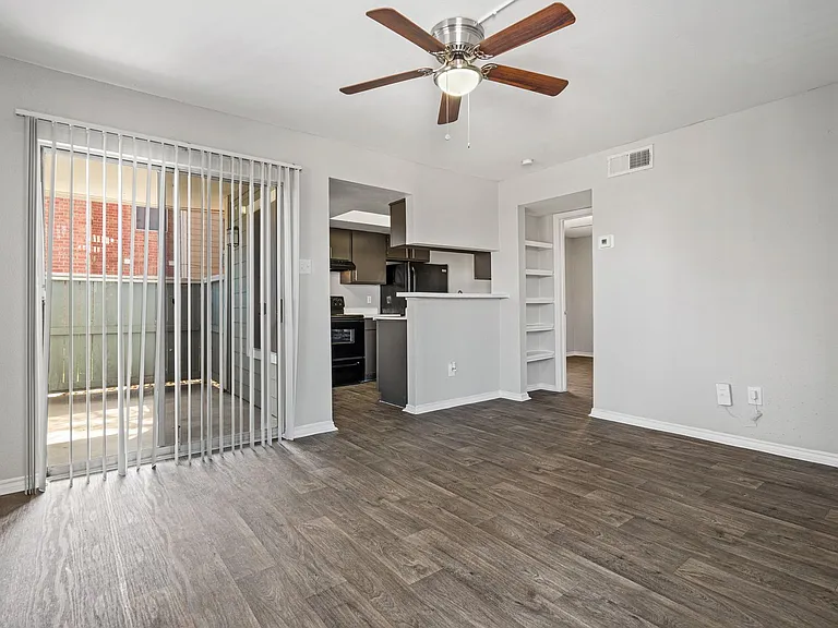 502 W Longspur Blvd — Photo 16