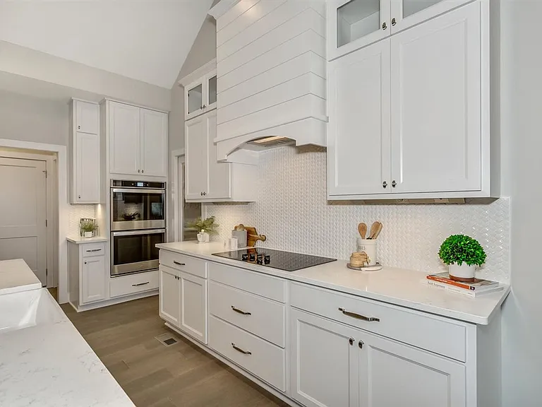2418 N Bluestone St — Photo 9