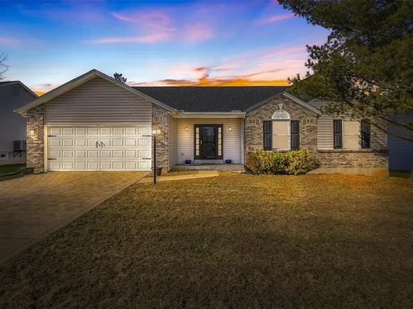 1021 Reddington Timbers Dr, Saint Charles, MO 63304