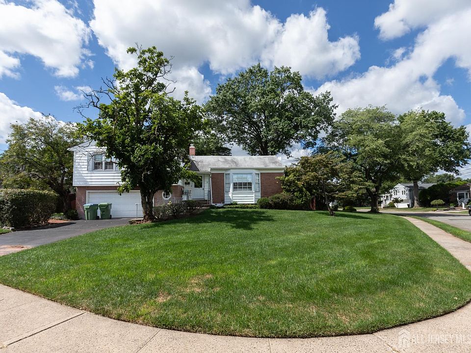 1st image of 36 Brookfall Rd