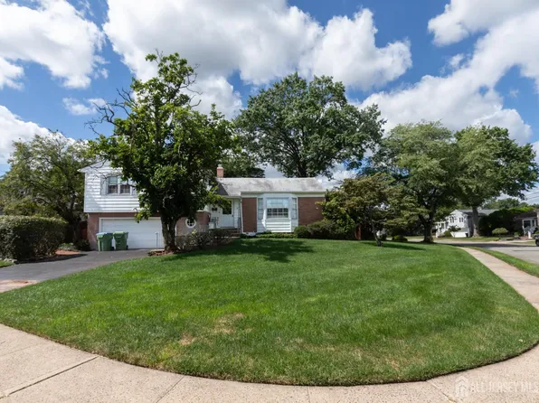 36 Brookfall Rd, Edison, NJ 08817