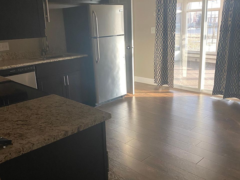 2nd image of 2422 W Lawrence Ave