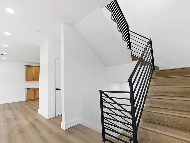 3126 Blanchard St — Photo 9