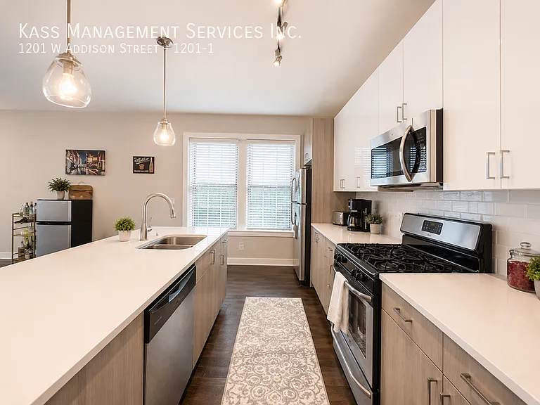 1201 W Addison St #1 — Photo 2