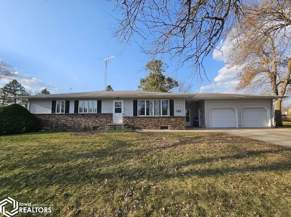 752 Center St W, Britt, IA 50423