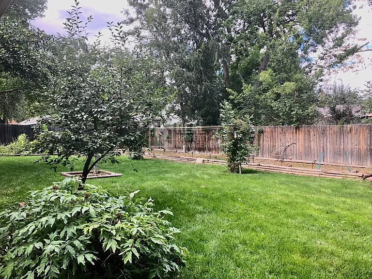 752 Oxford Ln — Photo 29