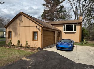 8360 Arlis St, Commerce Township, MI 48382