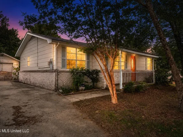 338 Carroll Ave, Bay Saint Louis, MS 39520