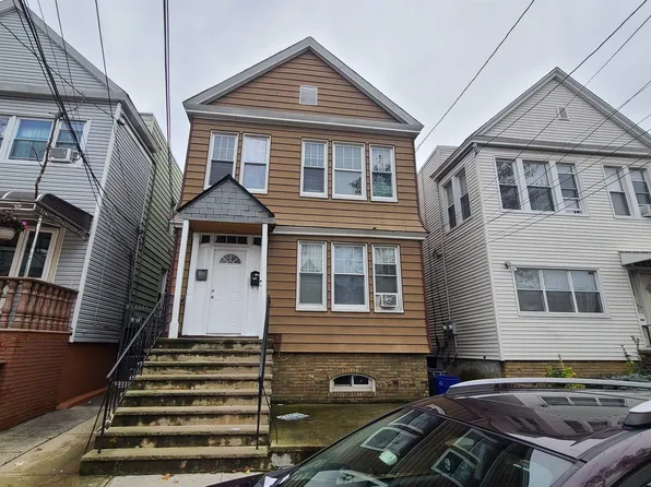 29 Roosevelt Avenue image 18 of 19