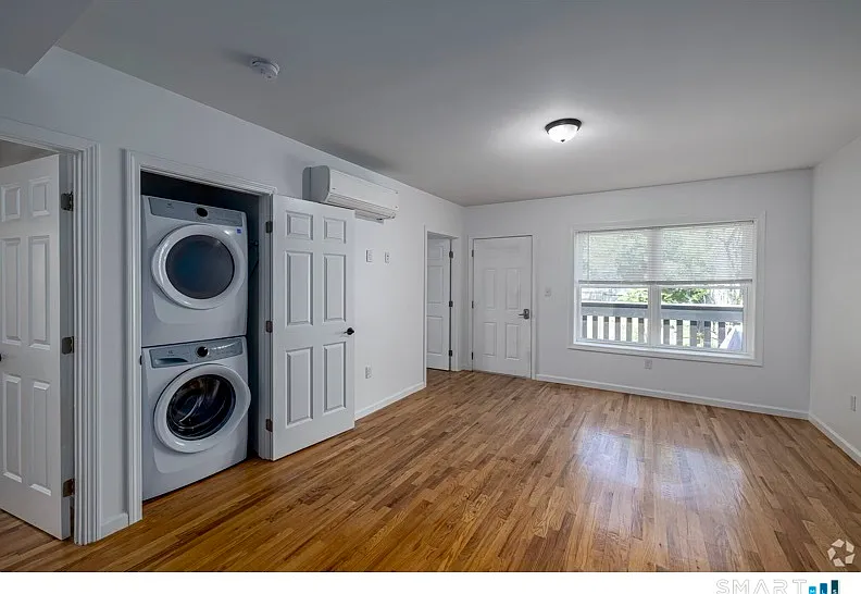 2 bed, 1.0 bath, 850 sqft, $1,900 — Photo 2
