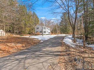 107 Sherwood Forest Rd, Weare, NH 03281