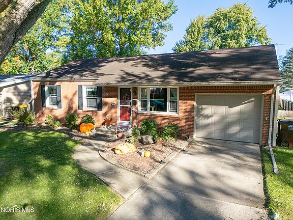 5th image of 828 Cherry Ln
