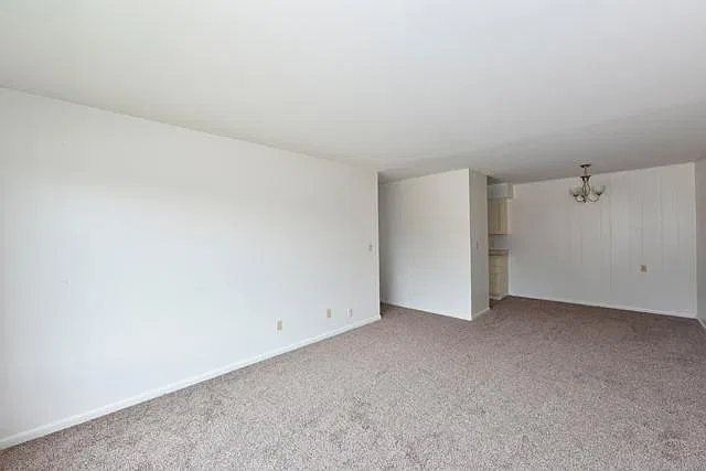 2 bed, 860 sqft, $1,300 — Photo 4