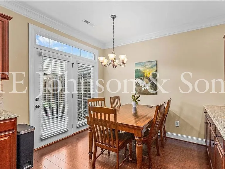 1025 Richmond Park Dr — Photo 8