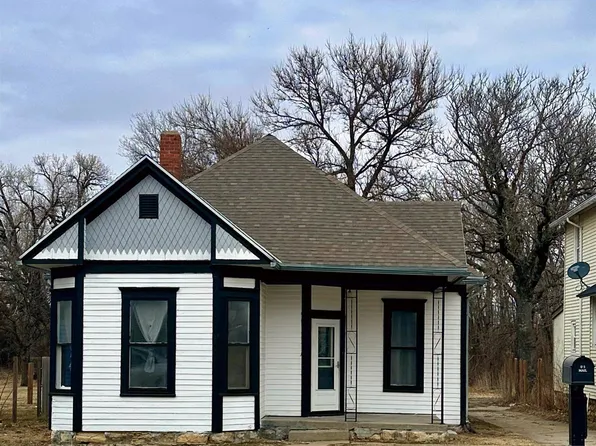 218 W Main St, Herington, KS 67449