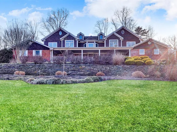 8 White Birch Drive, Dix Hills, NY 11746